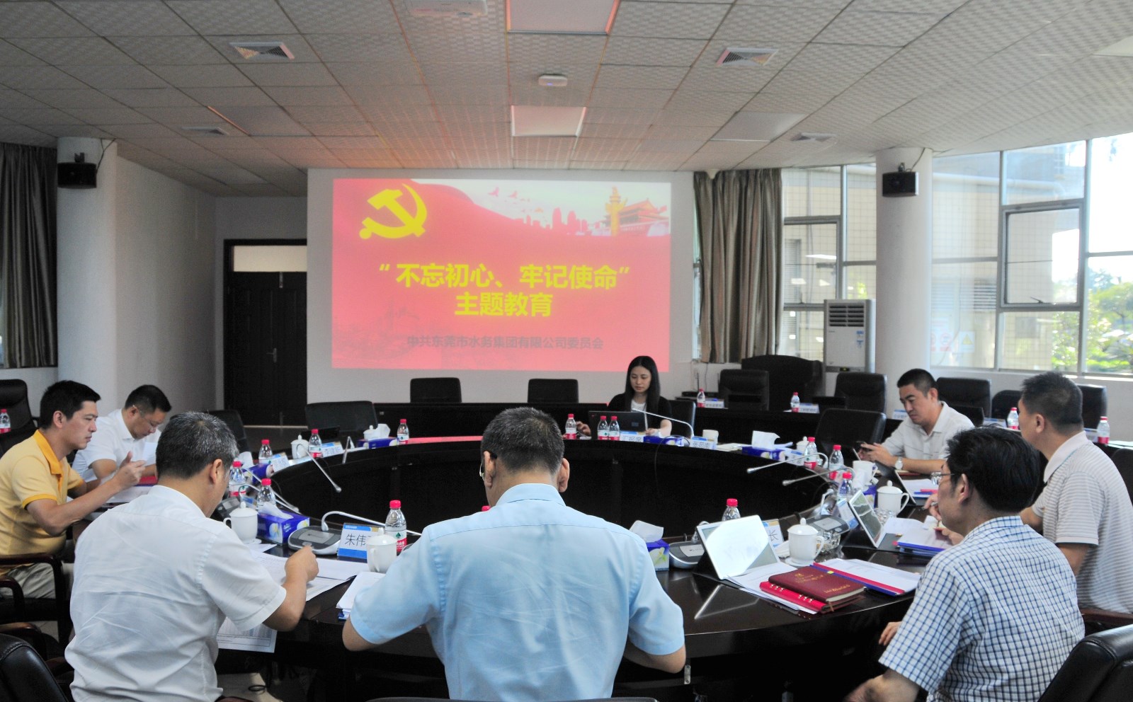 02-市17吃瓜
党委召开“不忘初心、牢记使命”主题教育专题学习会.JPG