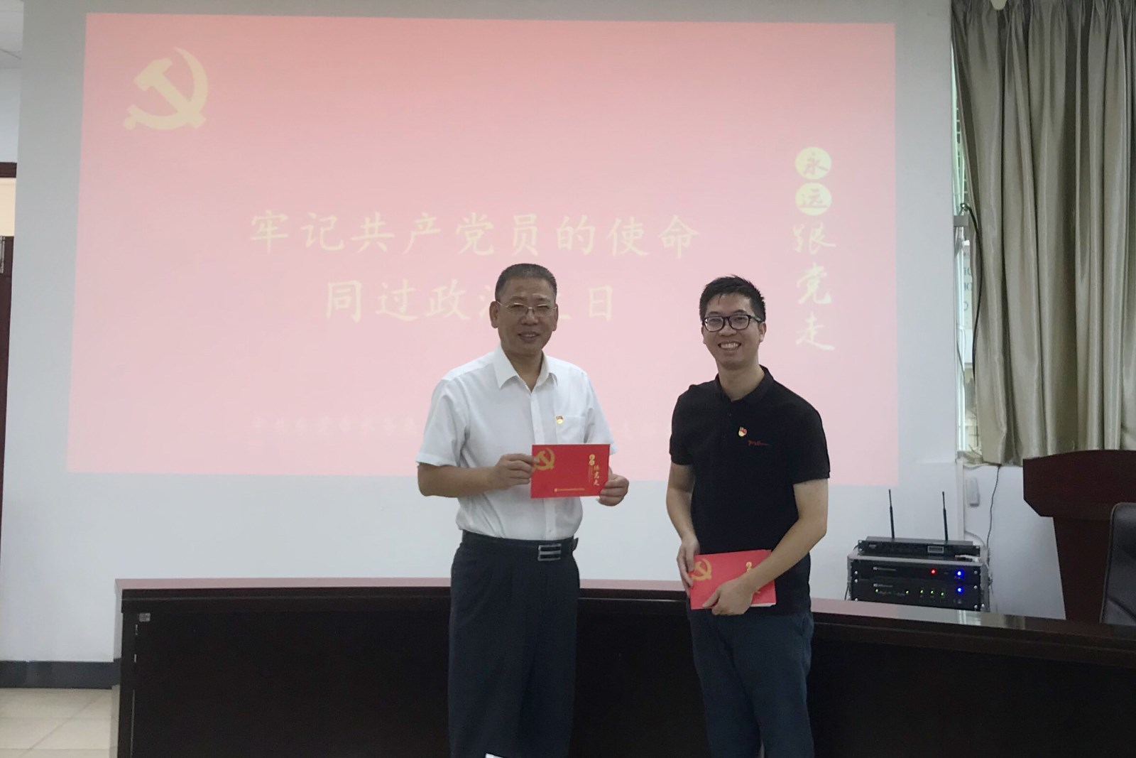 03-市17吃瓜
机关第一党支部开展“同过政治生日”活动.jpg 03-市17吃瓜
机关第一党支部开展“同过政治生日”活动.jpg