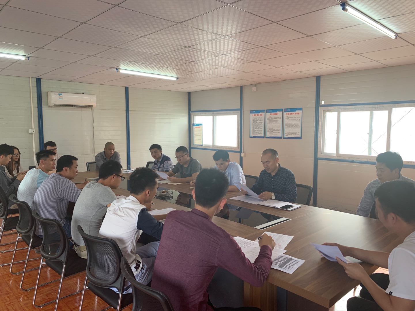 11-水投公司把党支部建在重大工程项目上,第六党支部党员干部在厚街提标项目部组织六方会谈.jpg 11-水投公司把党支部建在重大工程项目上,第六党支部党员干部在厚街提标项目部组织六方会谈.jpg