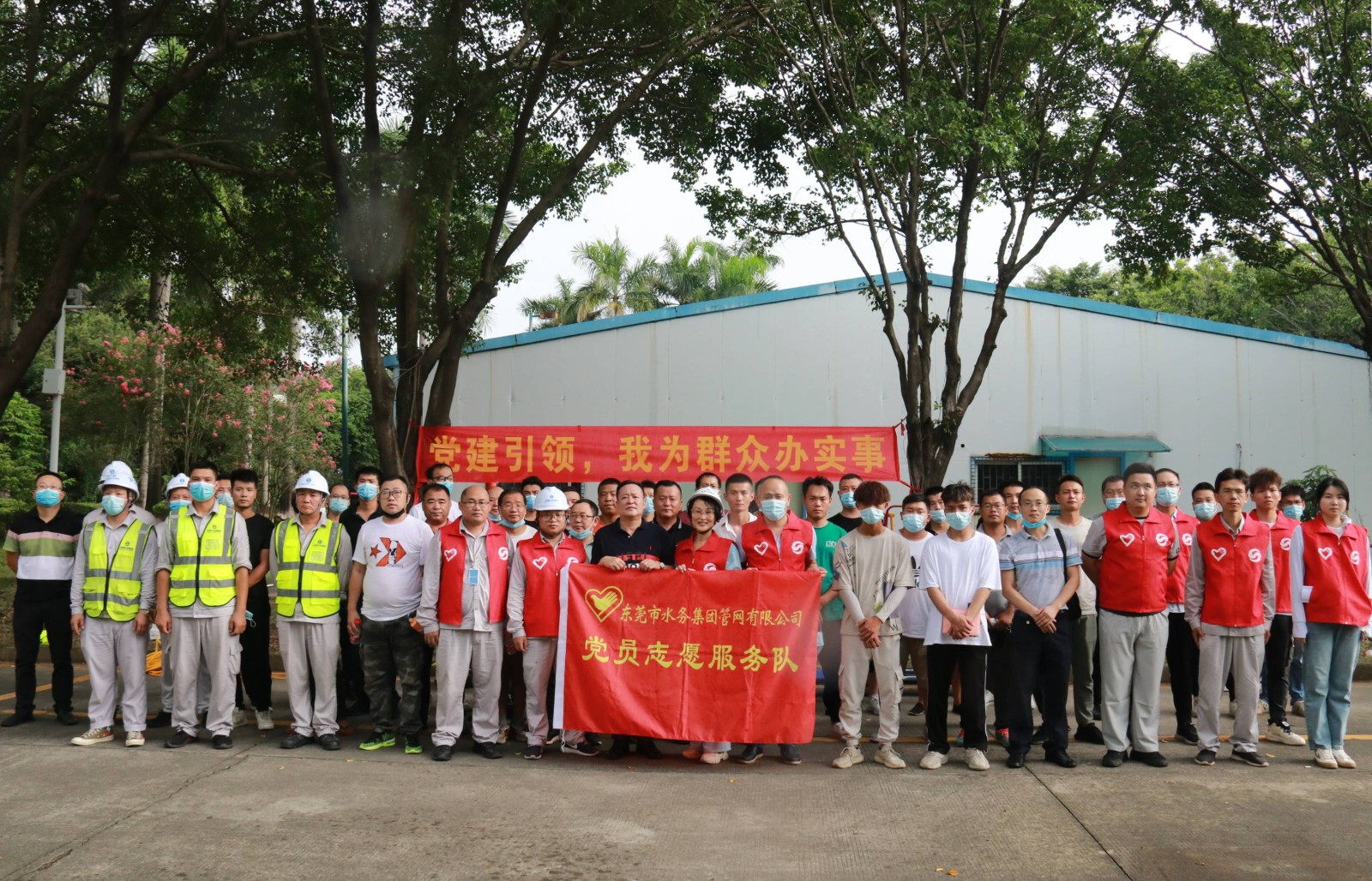 图3:管网公司党支部开展“党建引领,我为群众办实事”活动.jpg 图3:管网公司党支部开展“党建引领,我为群众办实事”活动.jpg