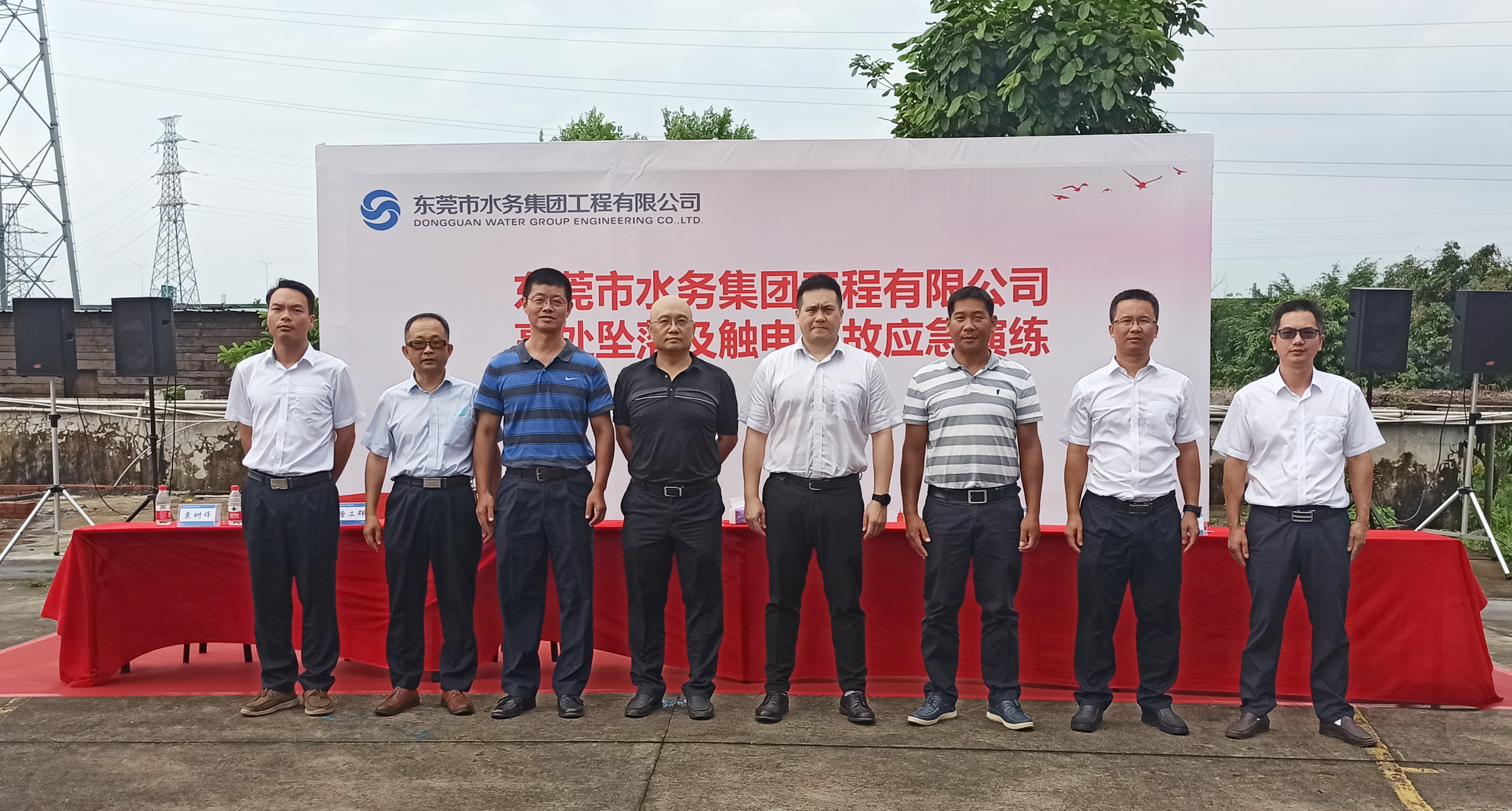 10领导合影_副本.jpg 10领导合影_副本.jpg