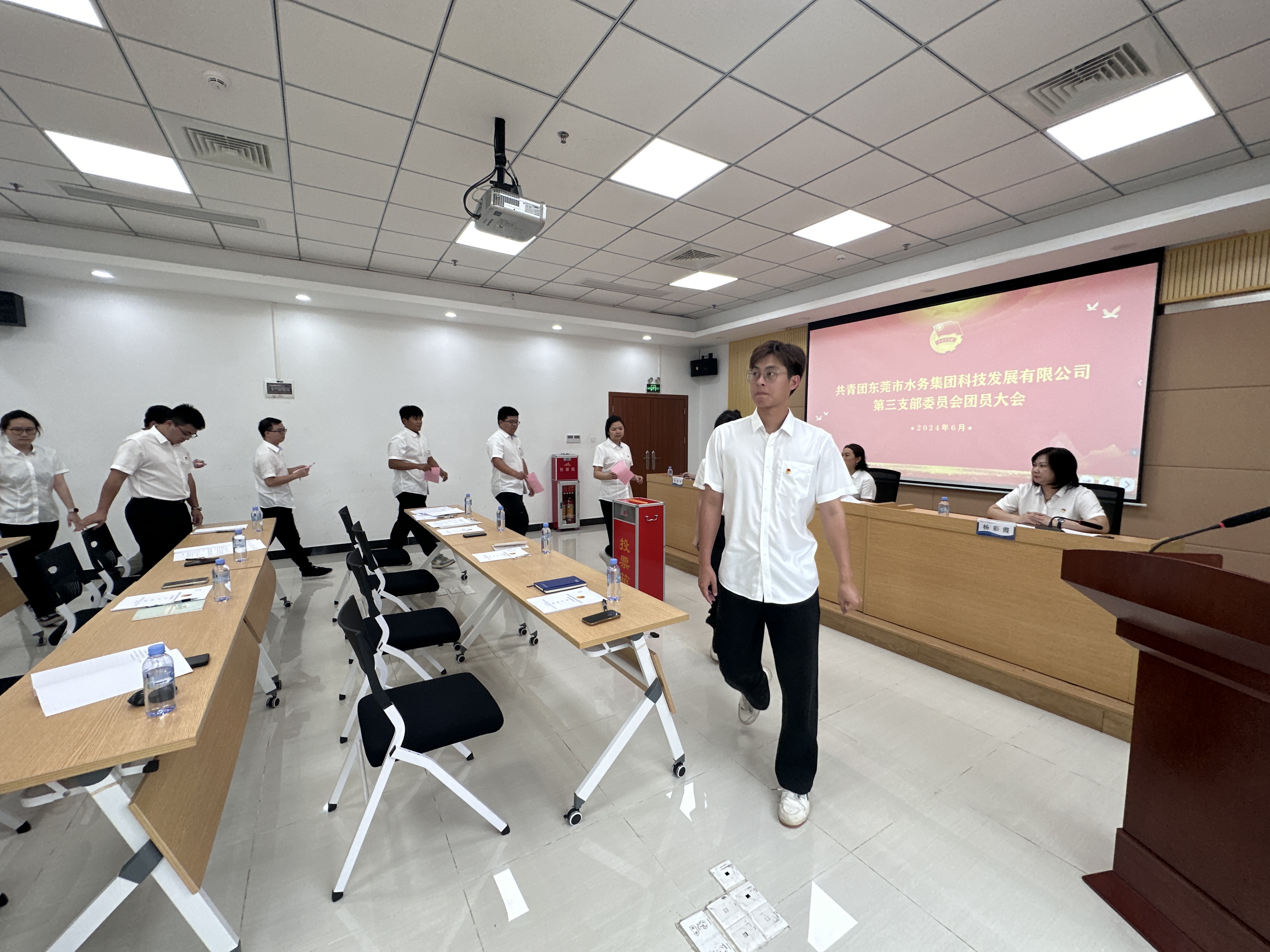 科技公司第三团支部选举投票.jpg 科技公司第三团支部选举投票.jpg