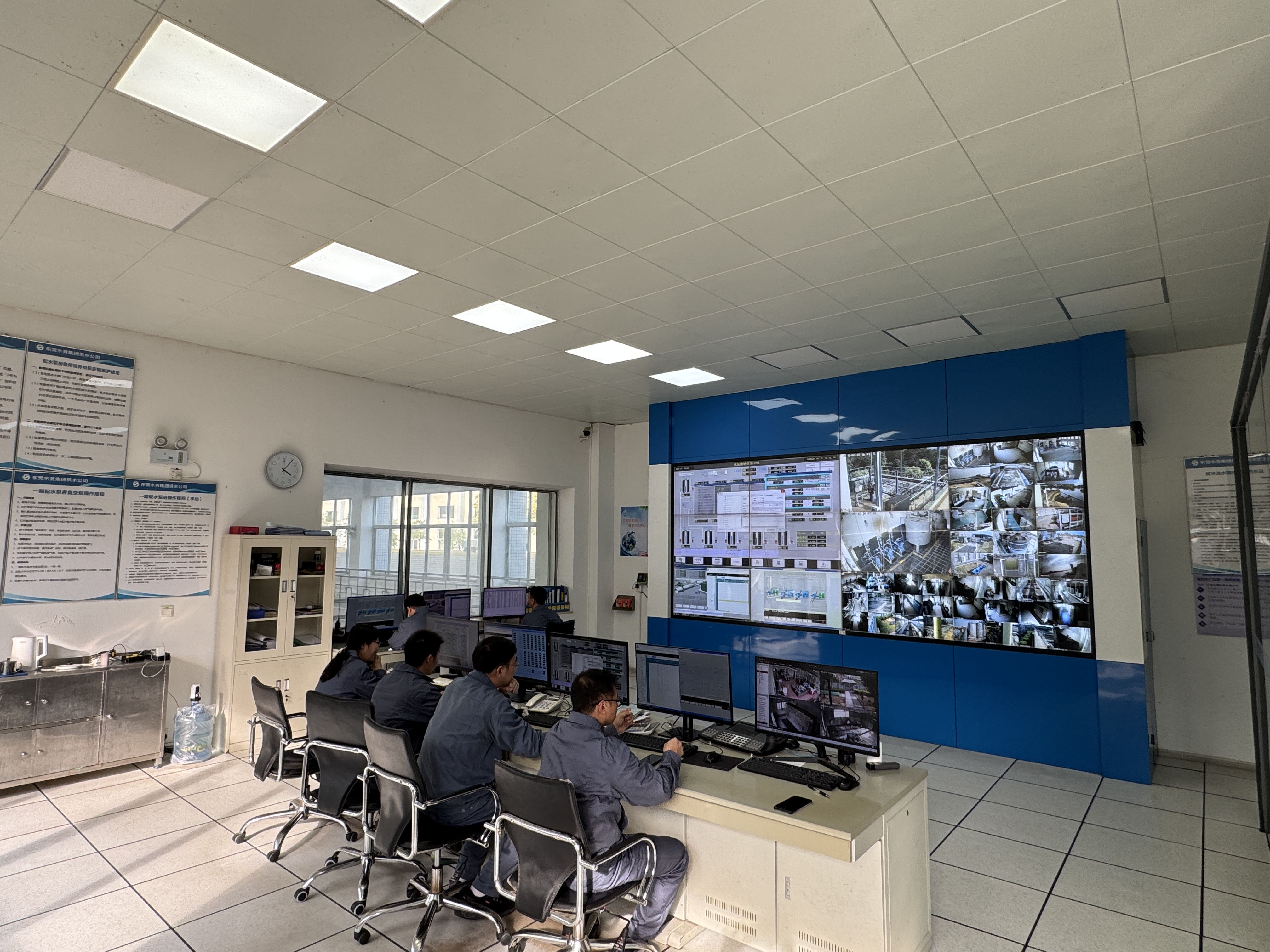 春节期间中控室值班值守.jpg 春节期间中控室值班值守.jpg