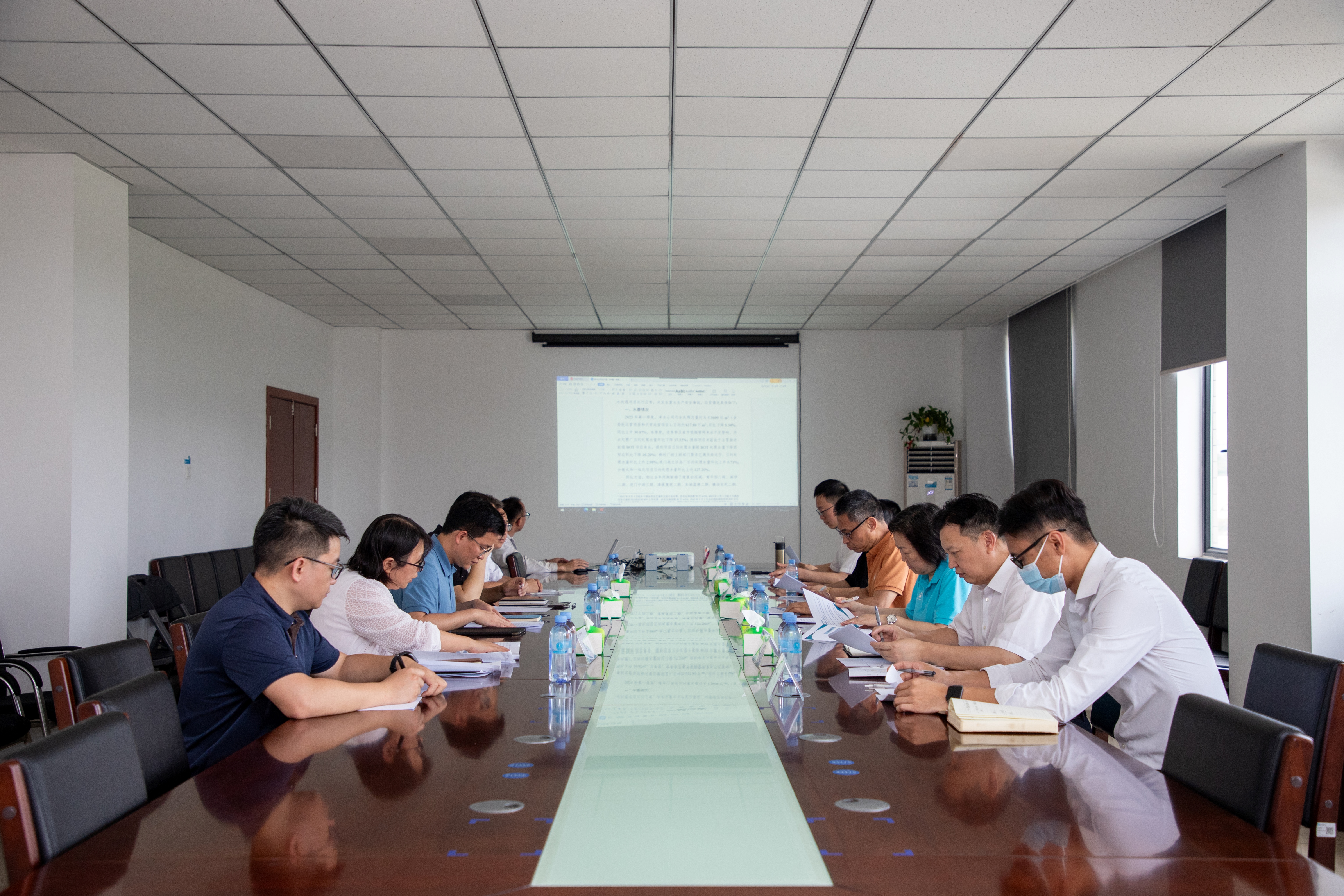 座谈会.jpg 座谈会.jpg