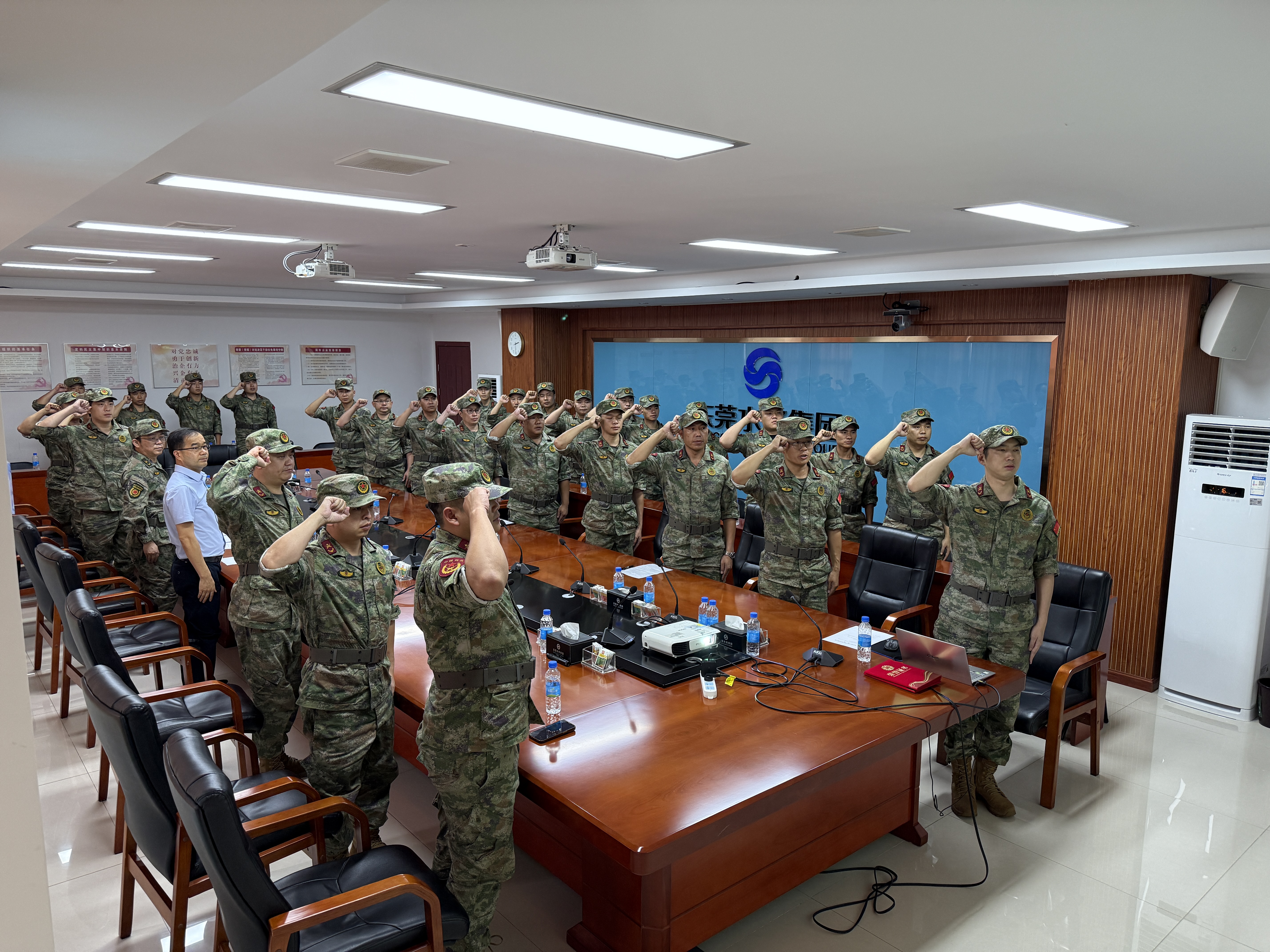 7dffb594753ddd20d94d6ea624ee947.jpg 7dffb594753ddd20d94d6ea624ee947.jpg