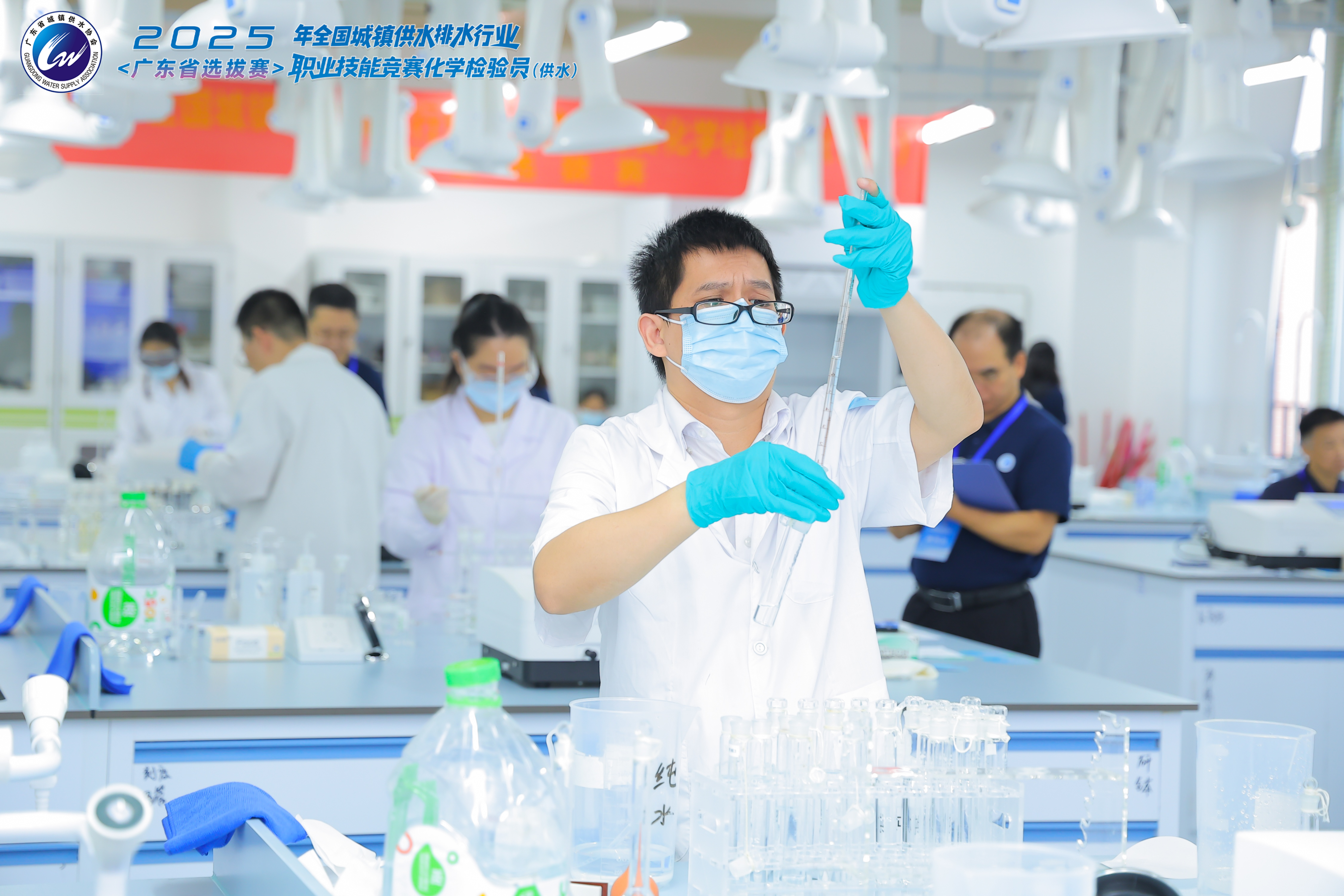 图注:选手刘林斌在比赛现场.jpg 图注:选手刘林斌在比赛现场.jpg