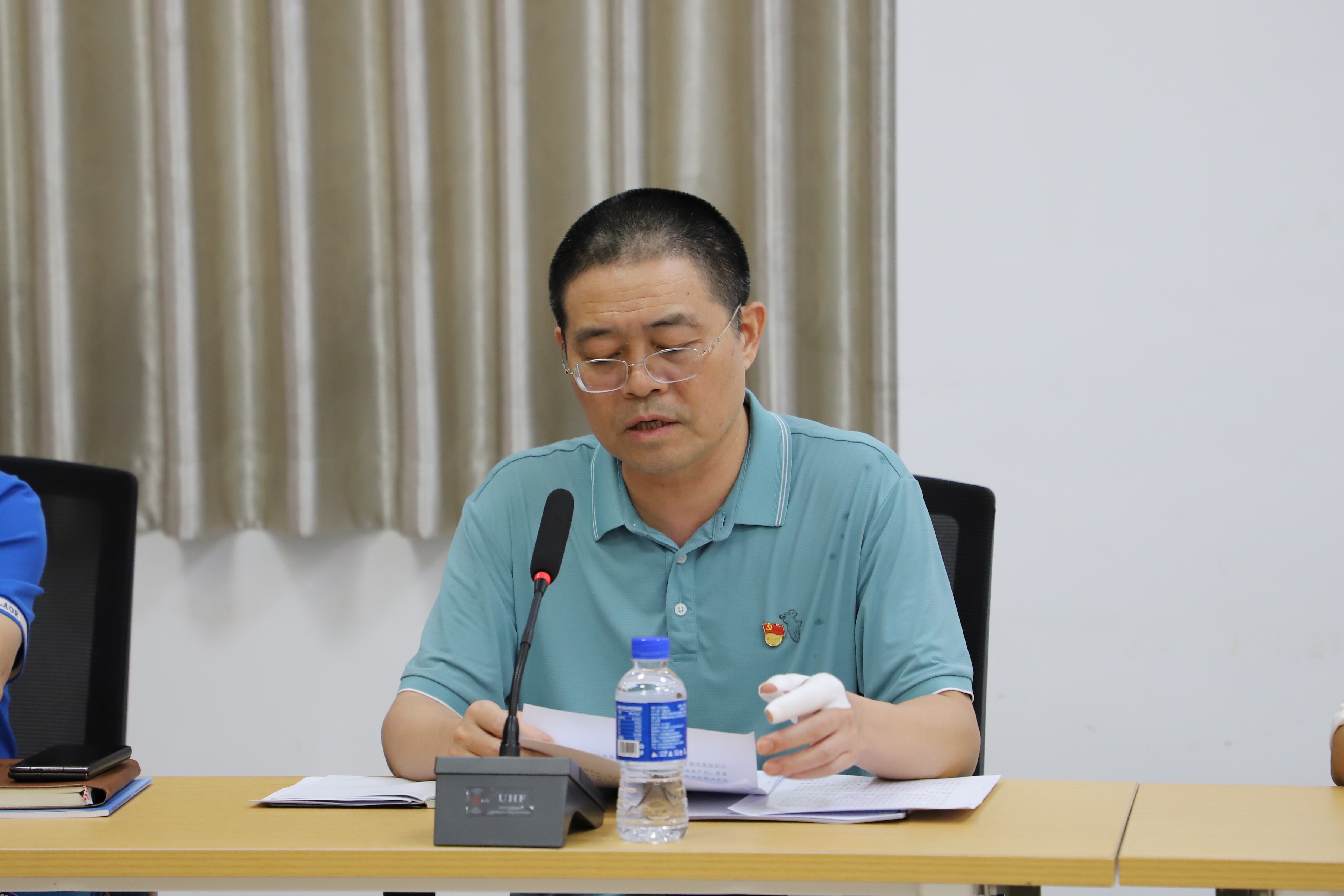 图片2.科技公司党总支委员、副总经理邓丹清传达学习习近平总书记关于深入贯彻中央八项规定精神学习教育的重要指示精神及中央、省委、市委有关会议精神.jpg 图片2.科技公司党总支委员、副总经理邓丹清传达学习习近平总书记关于深入贯彻中央八项规定精神学习教育的重要指示精神及中央、省委、市委有关会议精神.jpg